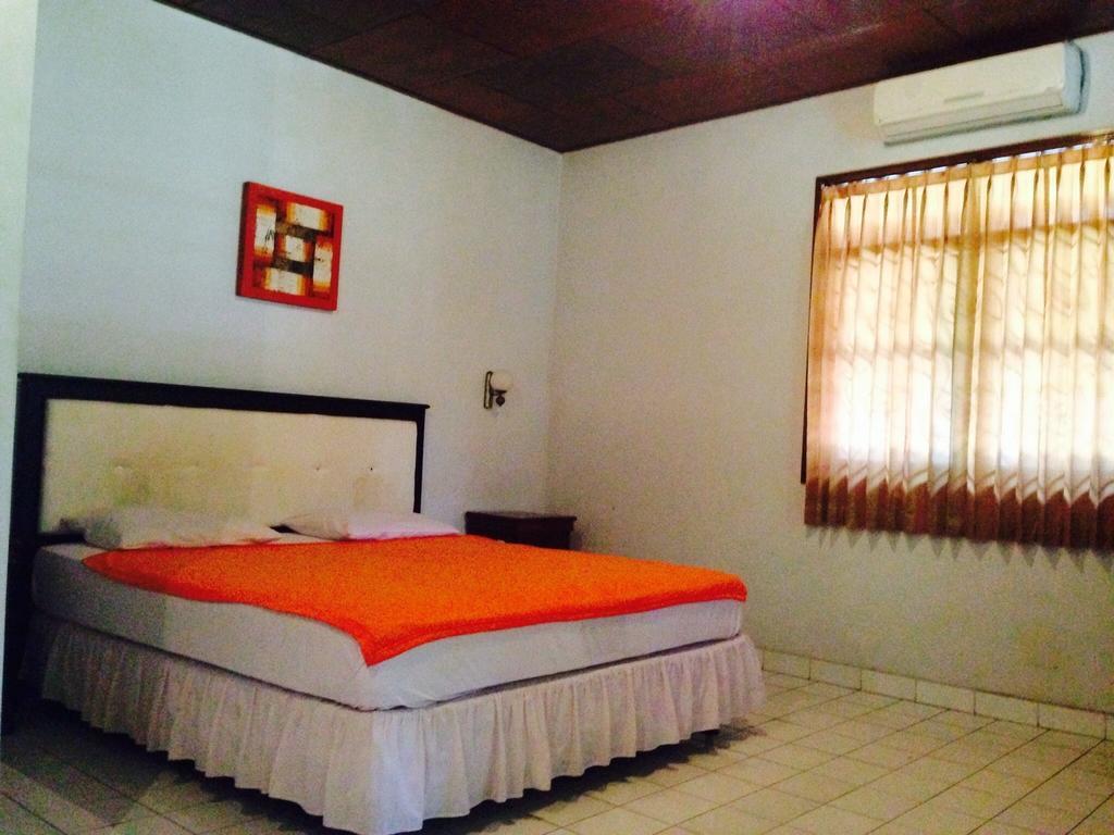 Mekar Jaya Bungalows Kuta  Bilik gambar
